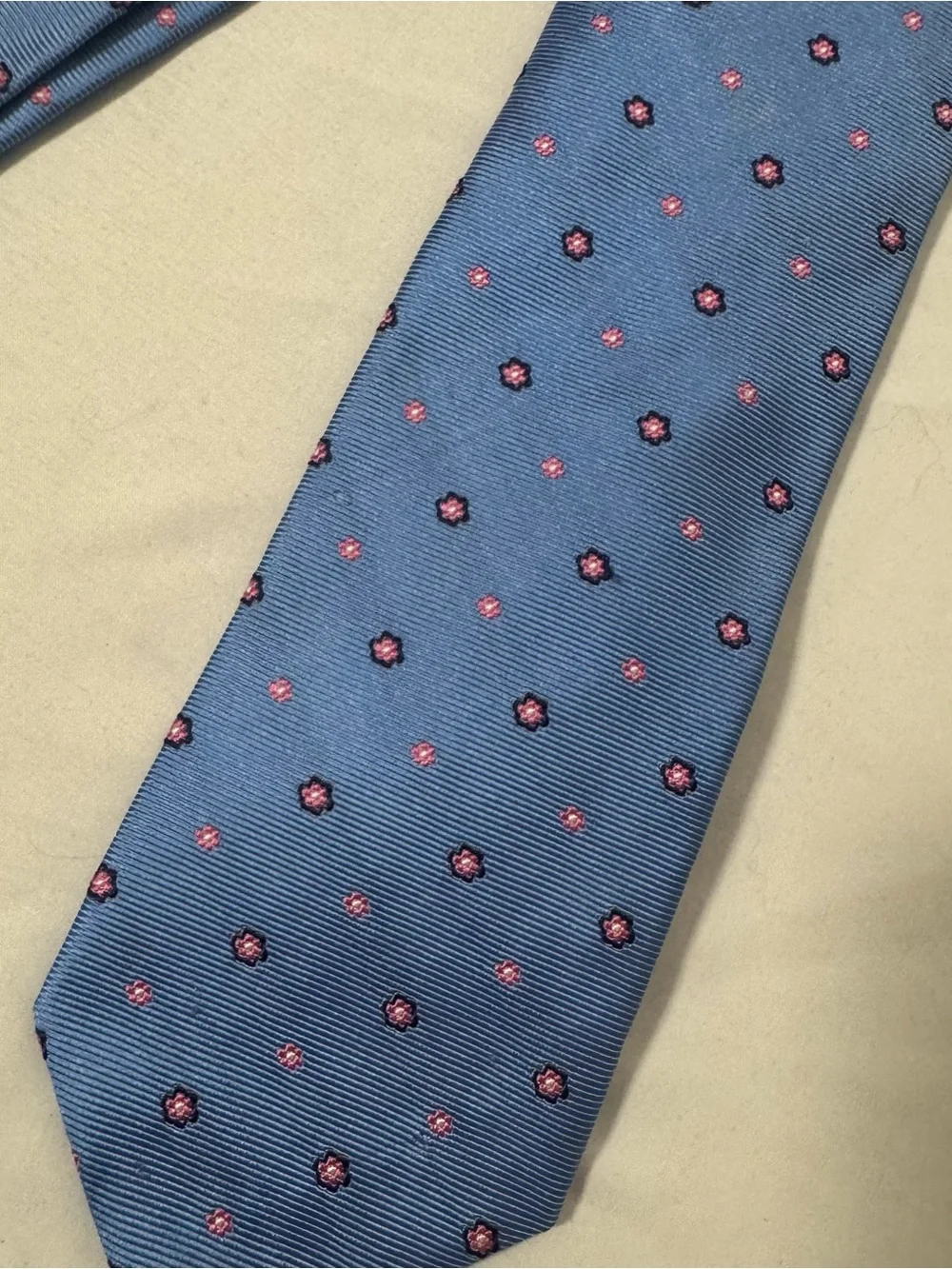 Brooks Brothers 100% Silk Blue Tie Features a Delicate Micro Floral Pattern EUC